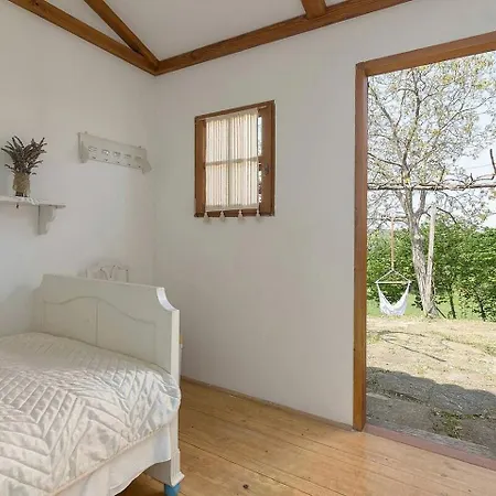 بيت للعطل Gorgeous Retreat On A Vineyard For Getaways In Slovenia *
